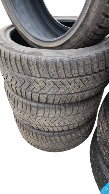 Tires Pirelli Winter 235/40R19 Sottozero 3 INFINITI