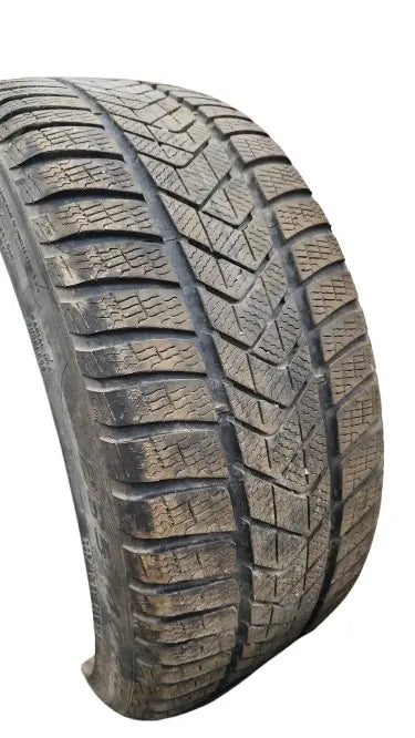 Tires Pirelli Winter 235/40R19 Sottozero 3 INFINITI